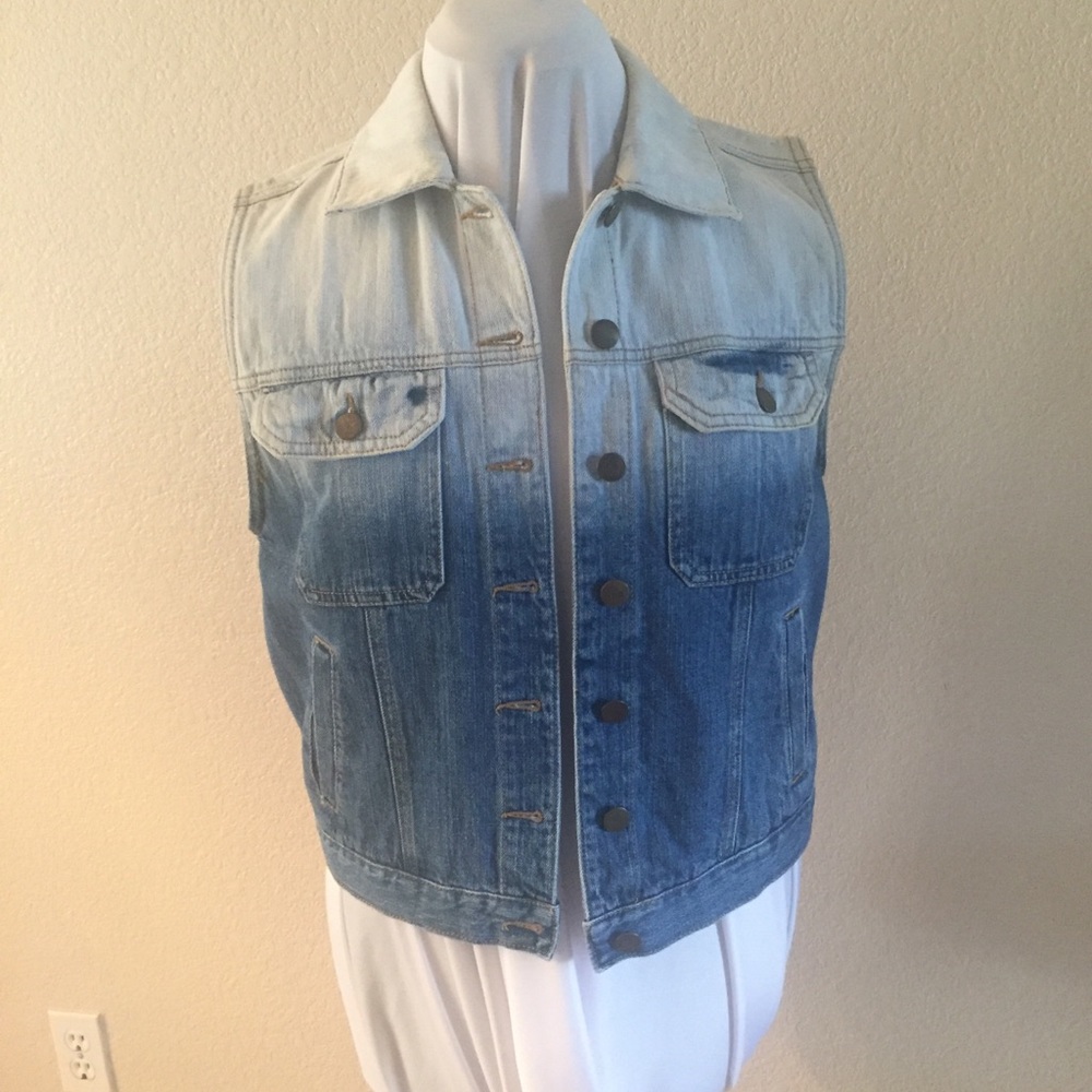 Forever 21 Ombrè Demin Vest💙